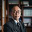 文化顾问田中研究员的照片，男性学者戴眼镜神情专注，背景为日式研究室环境，体现对日本女仆文化的专业积累